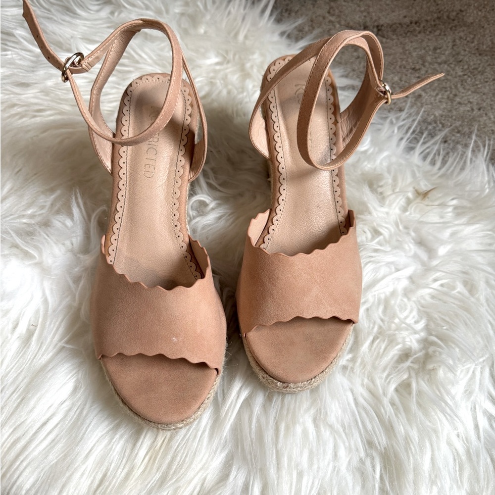 Nude Wedges
